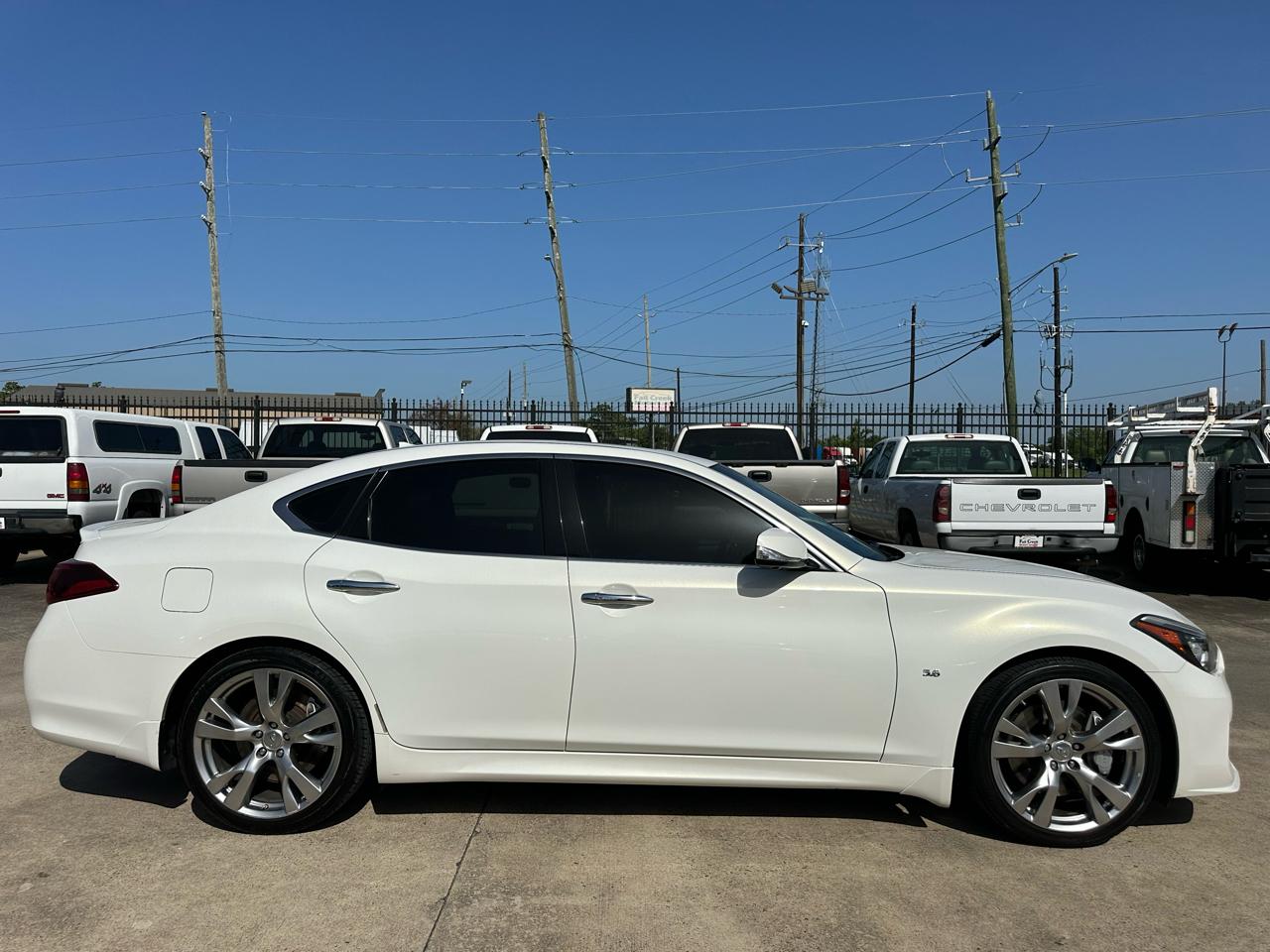 Infiniti Q70 56 2015