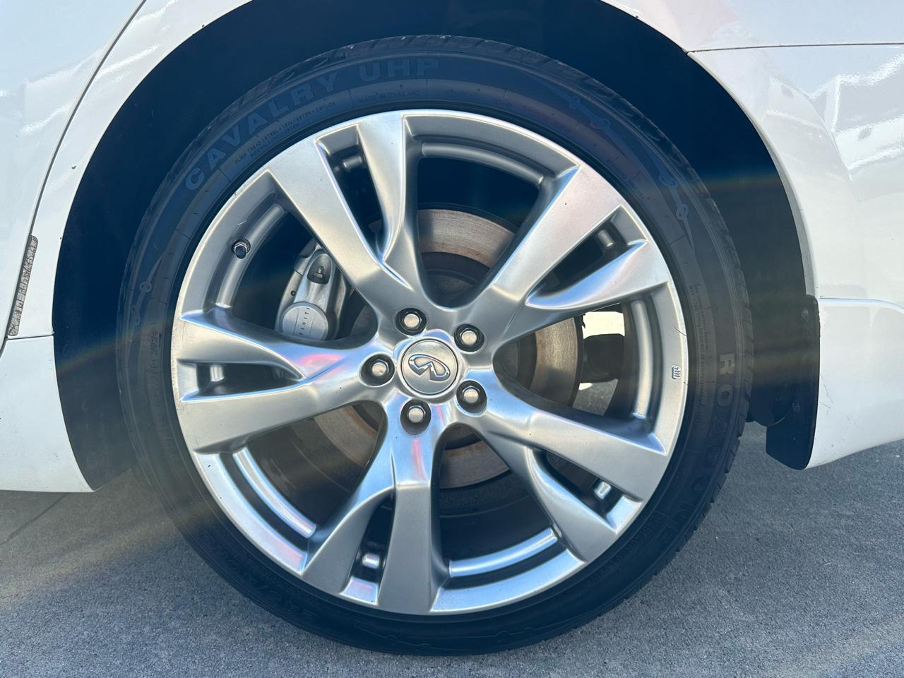 Infiniti Q70 56 2015
