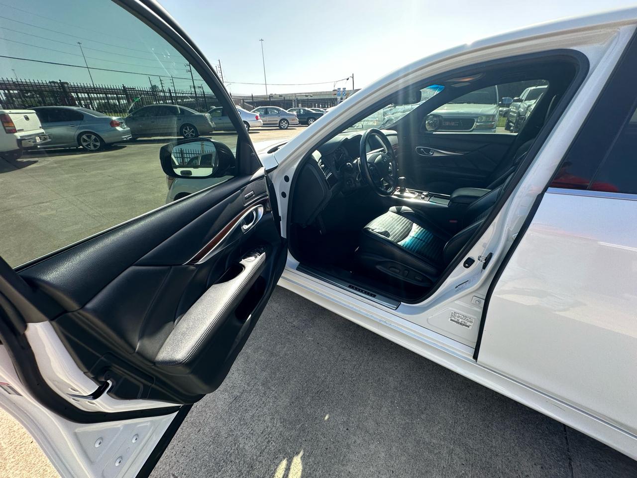 Infiniti Q70 56 2015