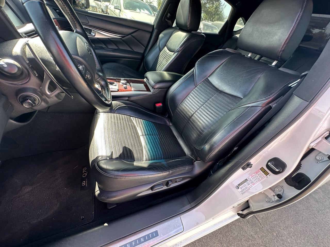 Infiniti Q70 56 2015