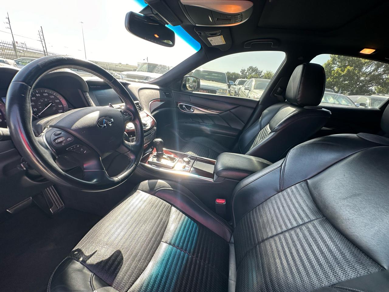 Infiniti Q70 56 2015