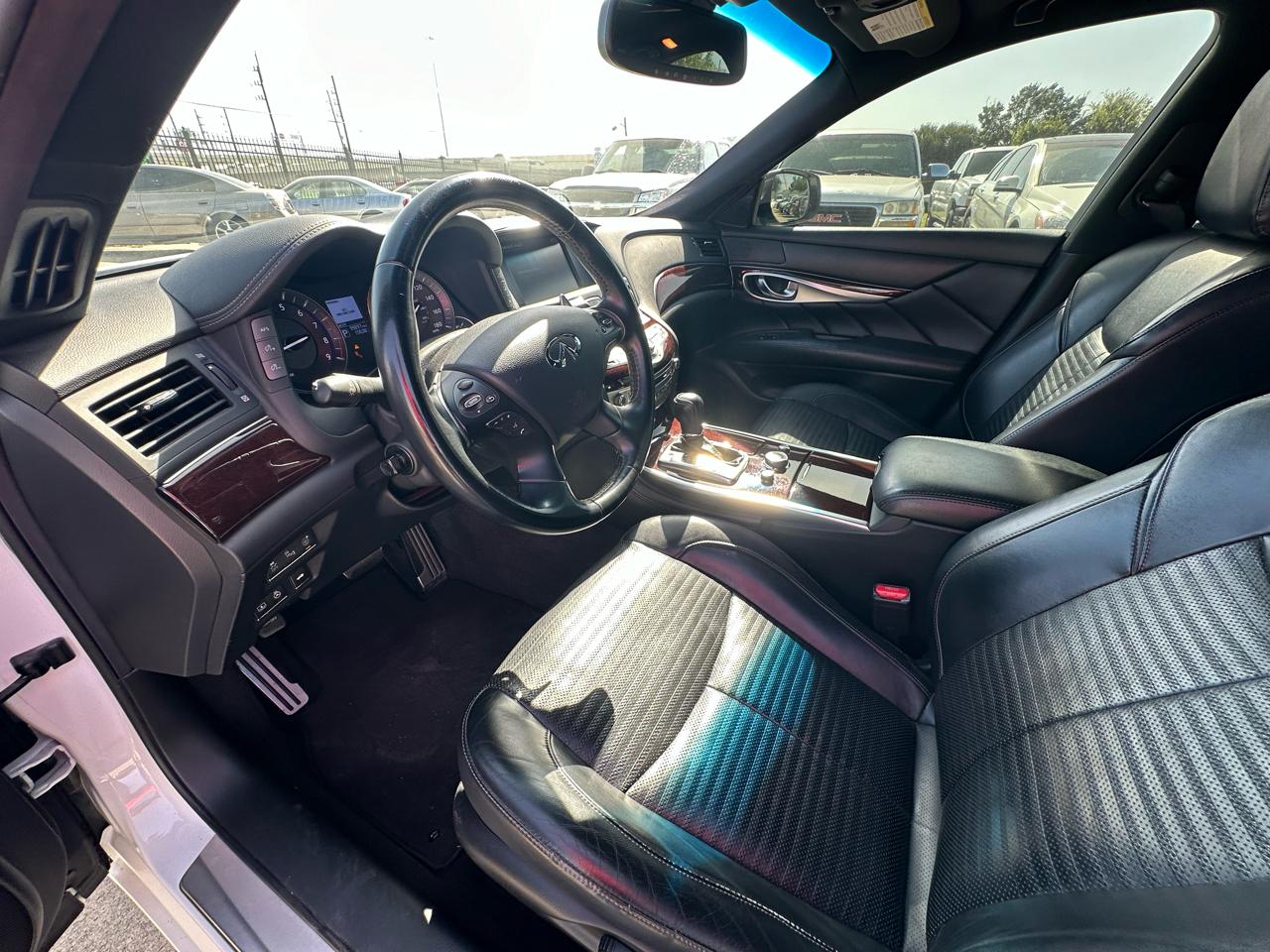 Infiniti Q70 56 2015