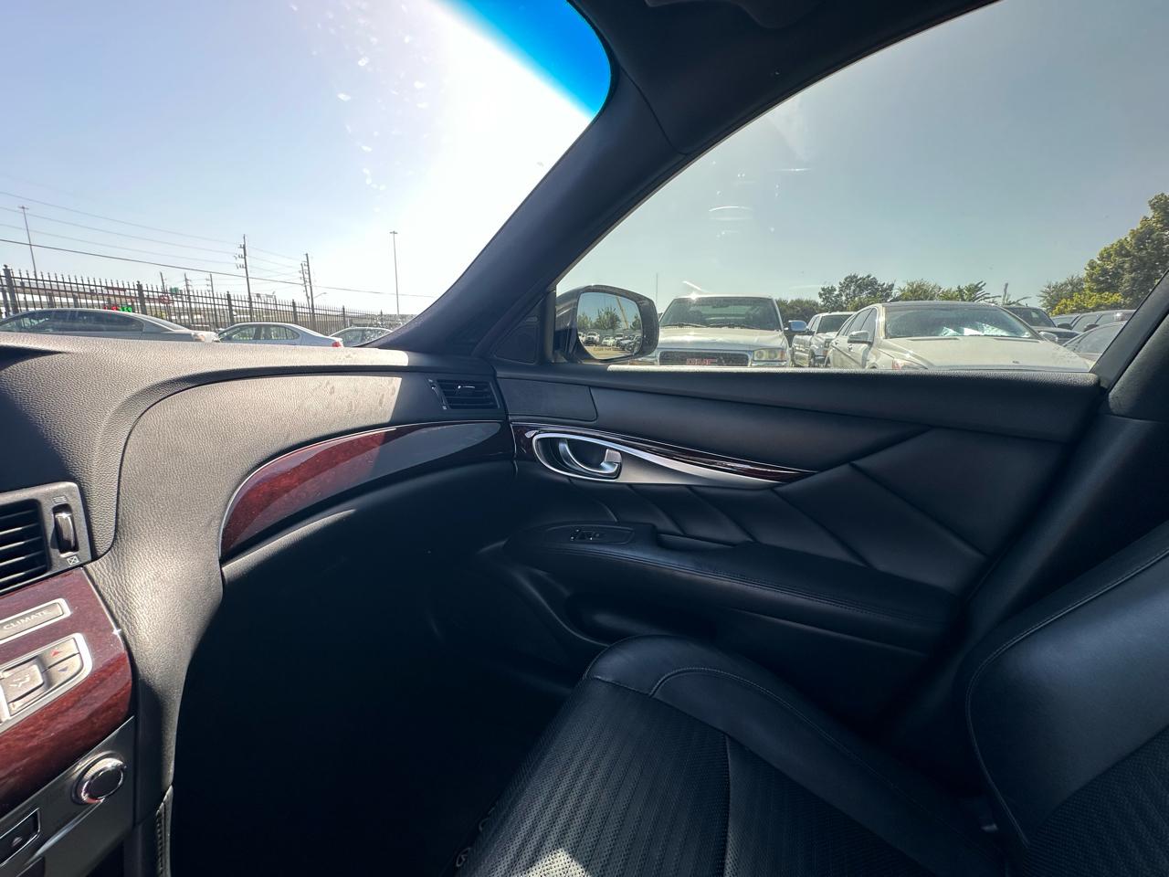 Infiniti Q70 56 2015