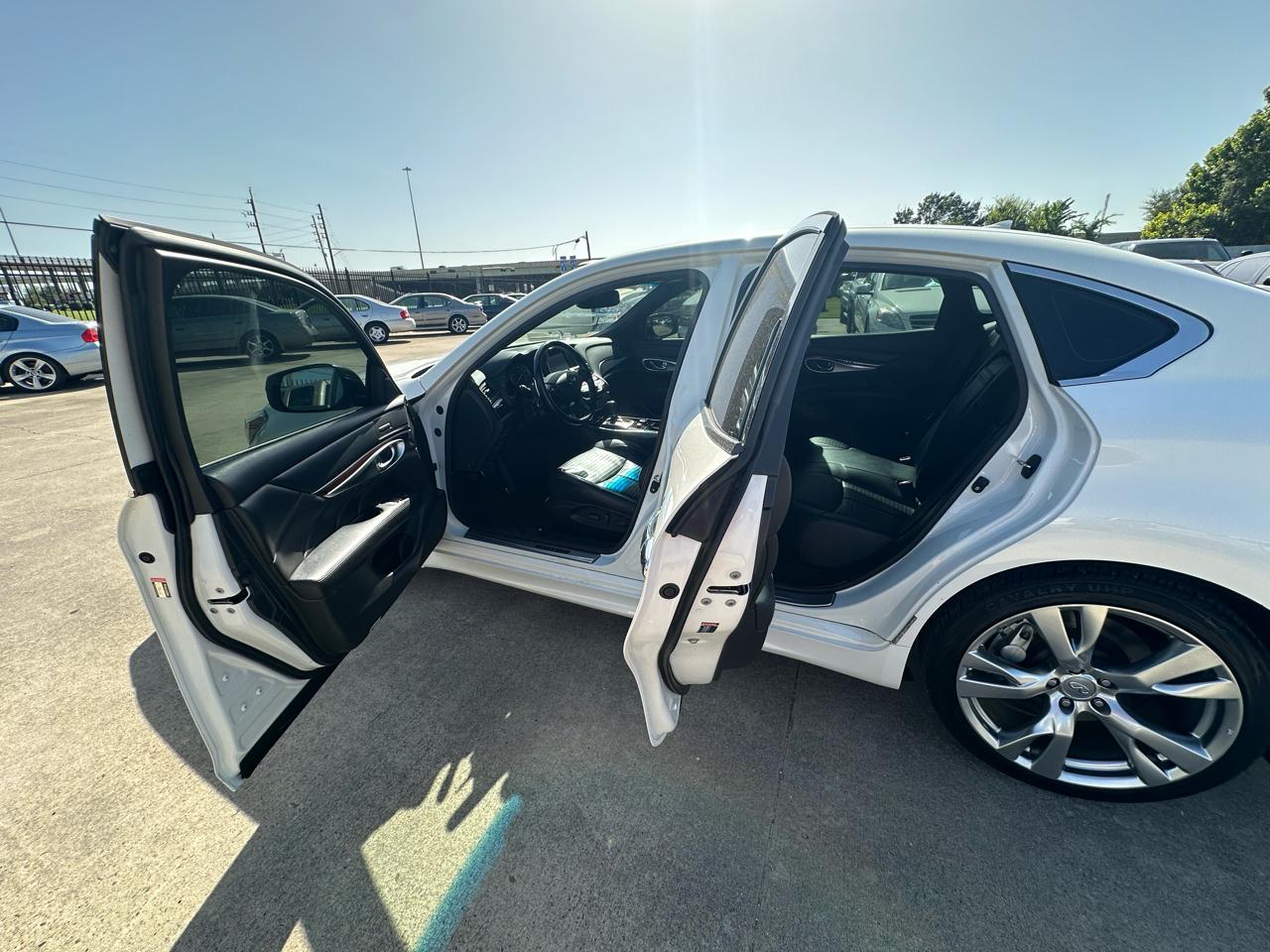 Infiniti Q70 56 2015