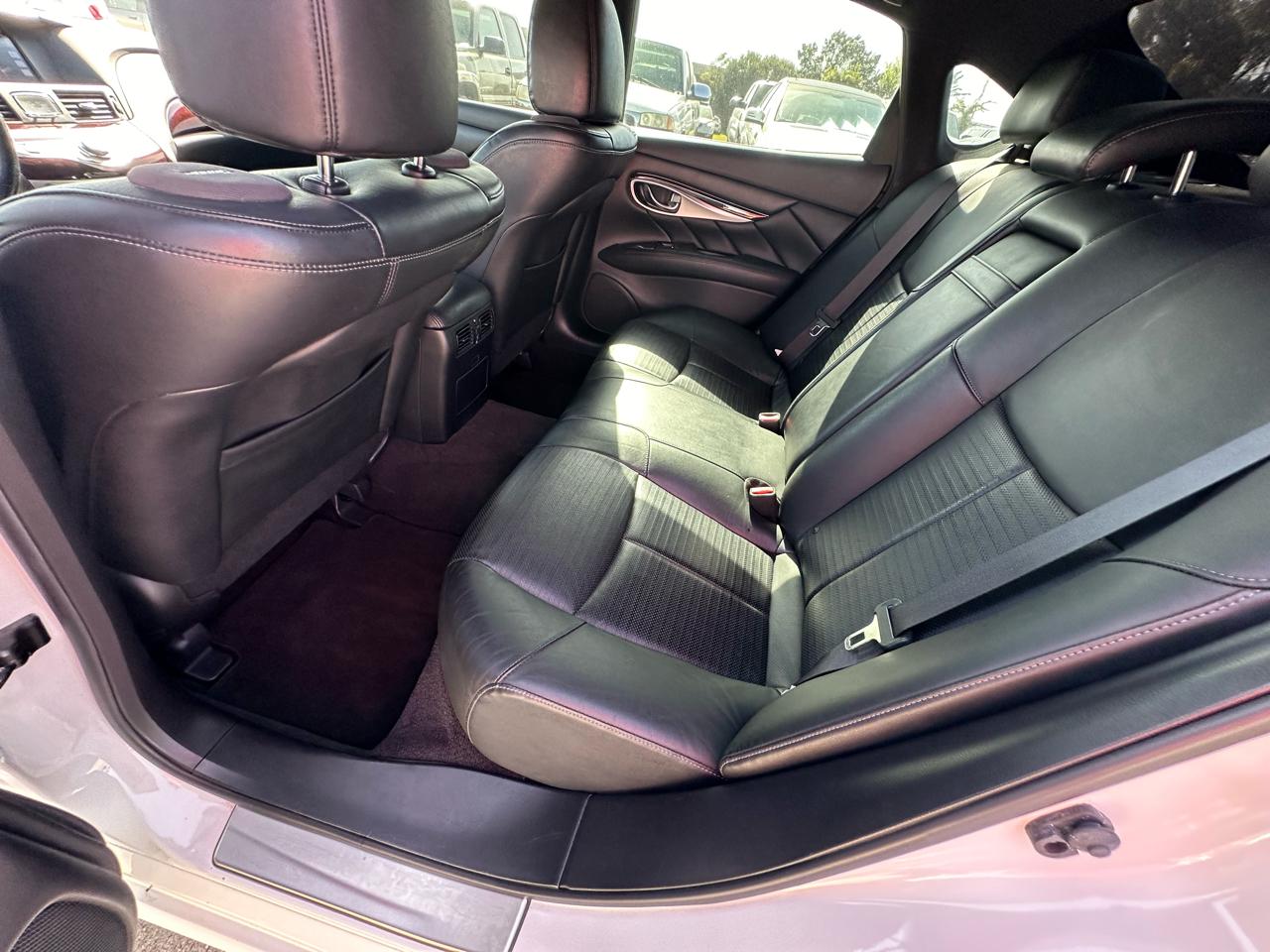 Infiniti Q70 56 2015