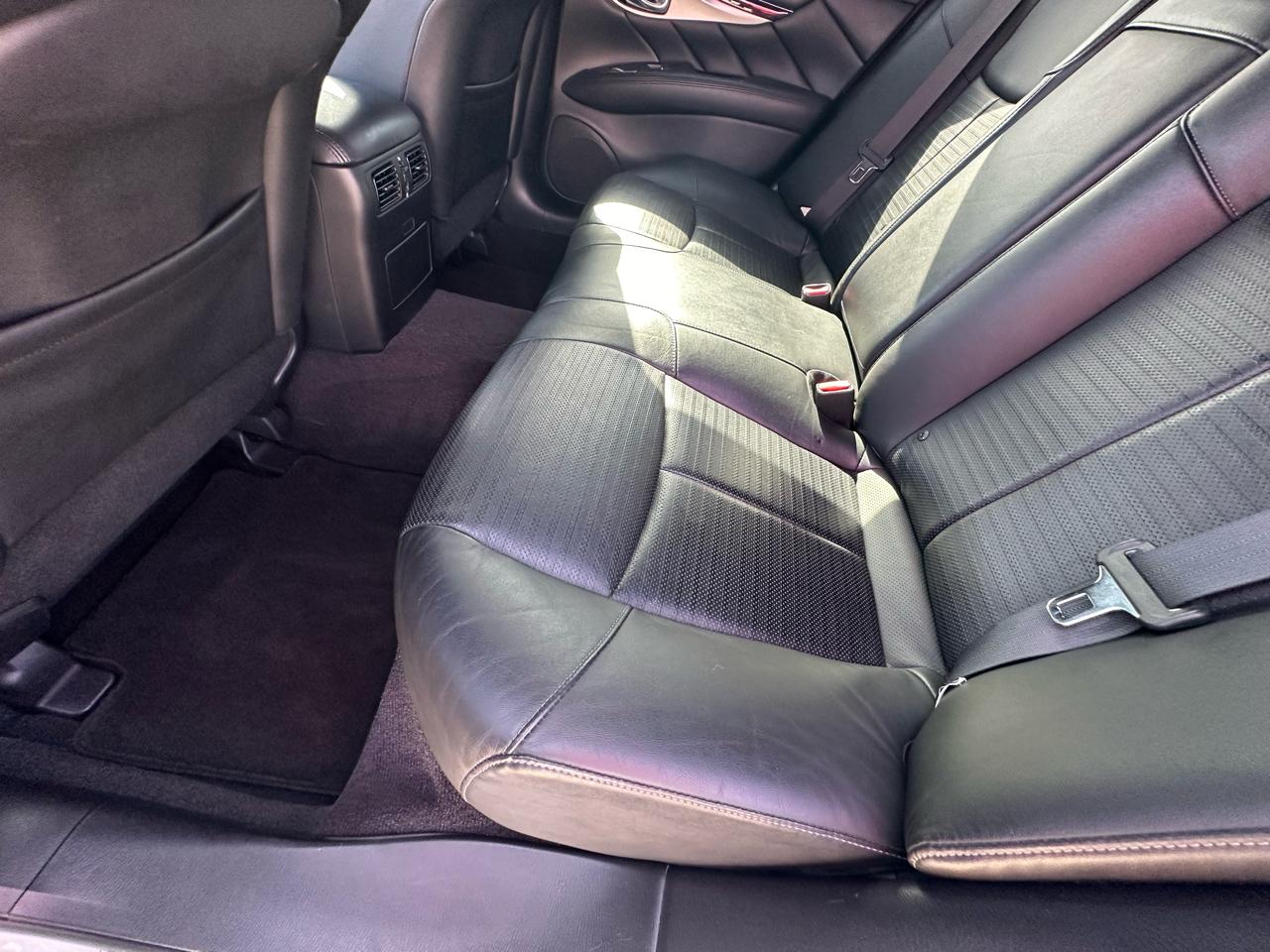 Infiniti Q70 56 2015