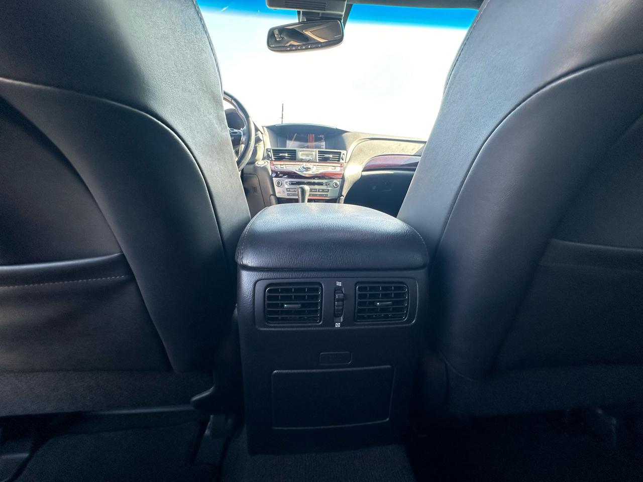 Infiniti Q70 56 2015