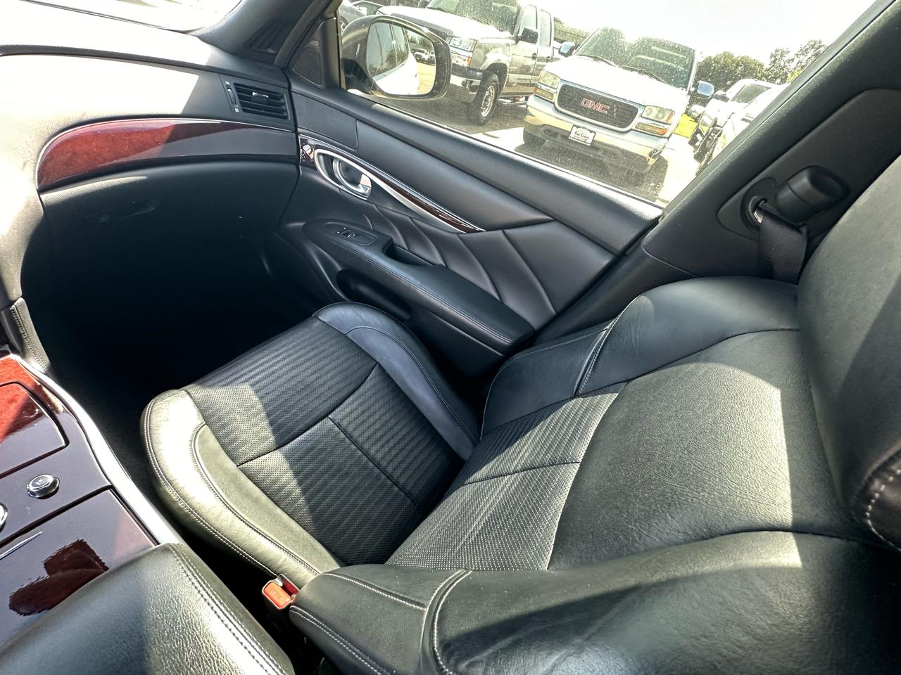 Infiniti Q70 56 2015