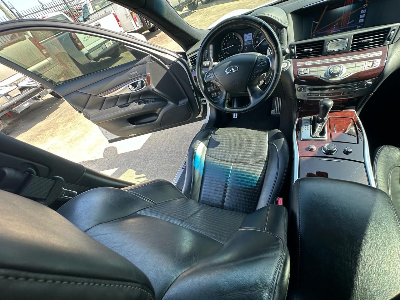 Infiniti Q70 56 2015