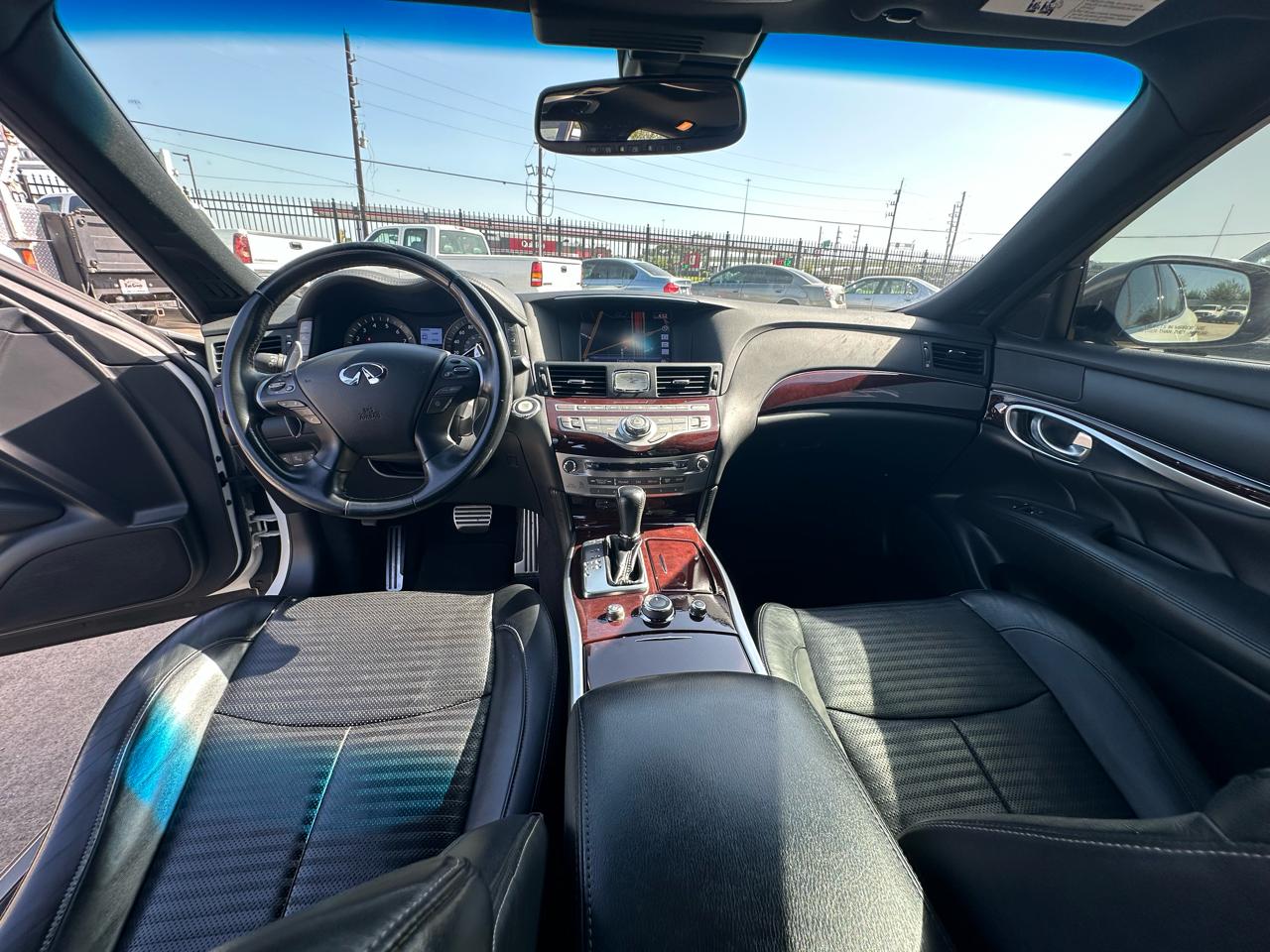 Infiniti Q70 56 2015
