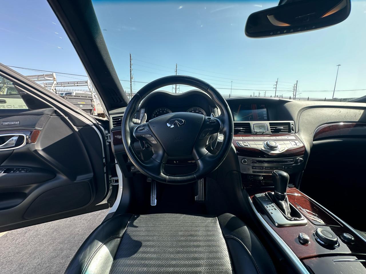Infiniti Q70 56 2015