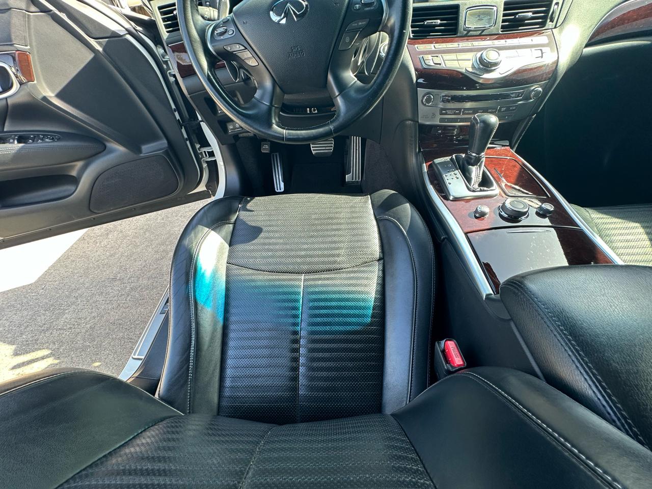 Infiniti Q70 56 2015