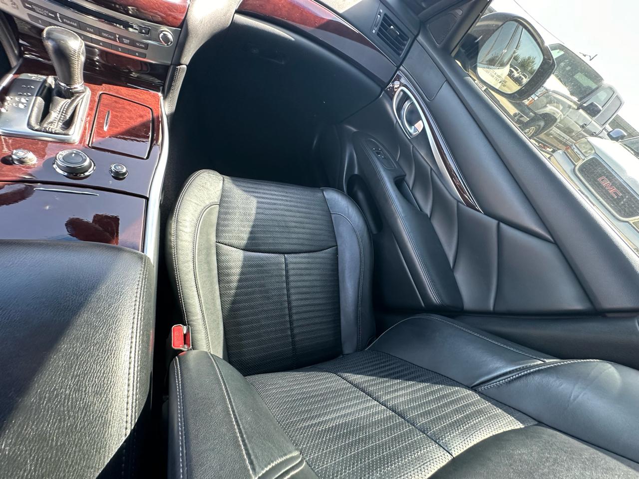 Infiniti Q70 56 2015