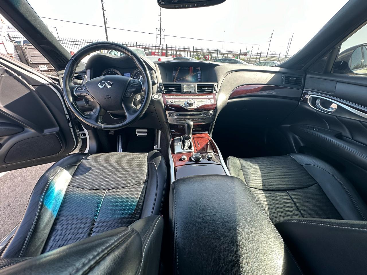 Infiniti Q70 56 2015