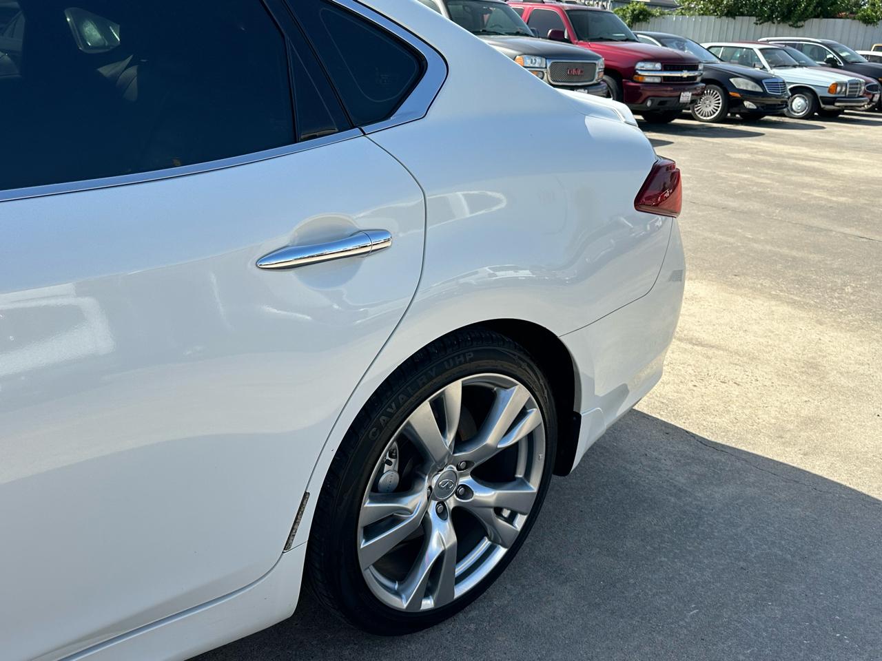 Infiniti Q70 56 2015