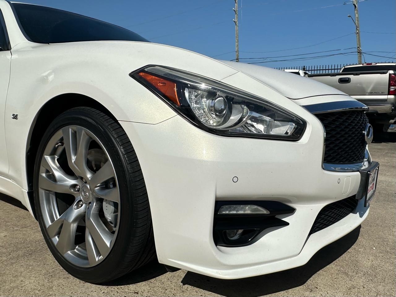 Infiniti Q70 56 2015
