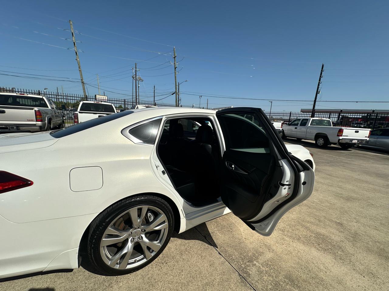Infiniti Q70 56 2015