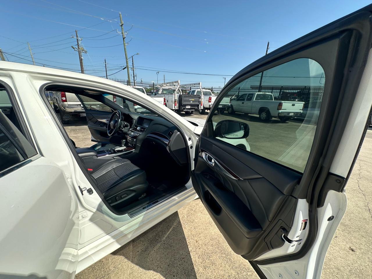 Infiniti Q70 56 2015