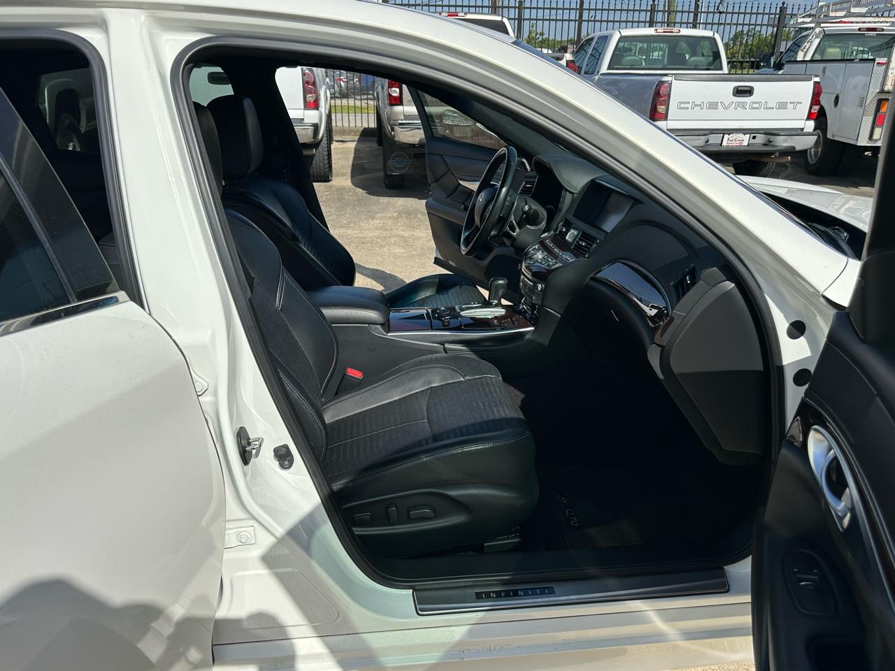 Infiniti Q70 56 2015