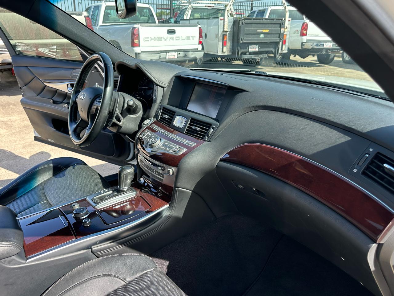 Infiniti Q70 56 2015