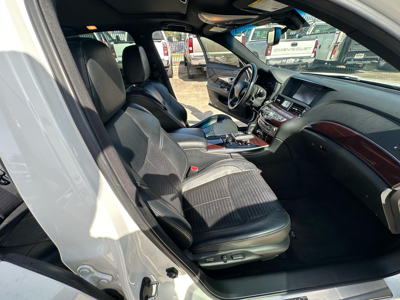 Infiniti Q70 56 2015