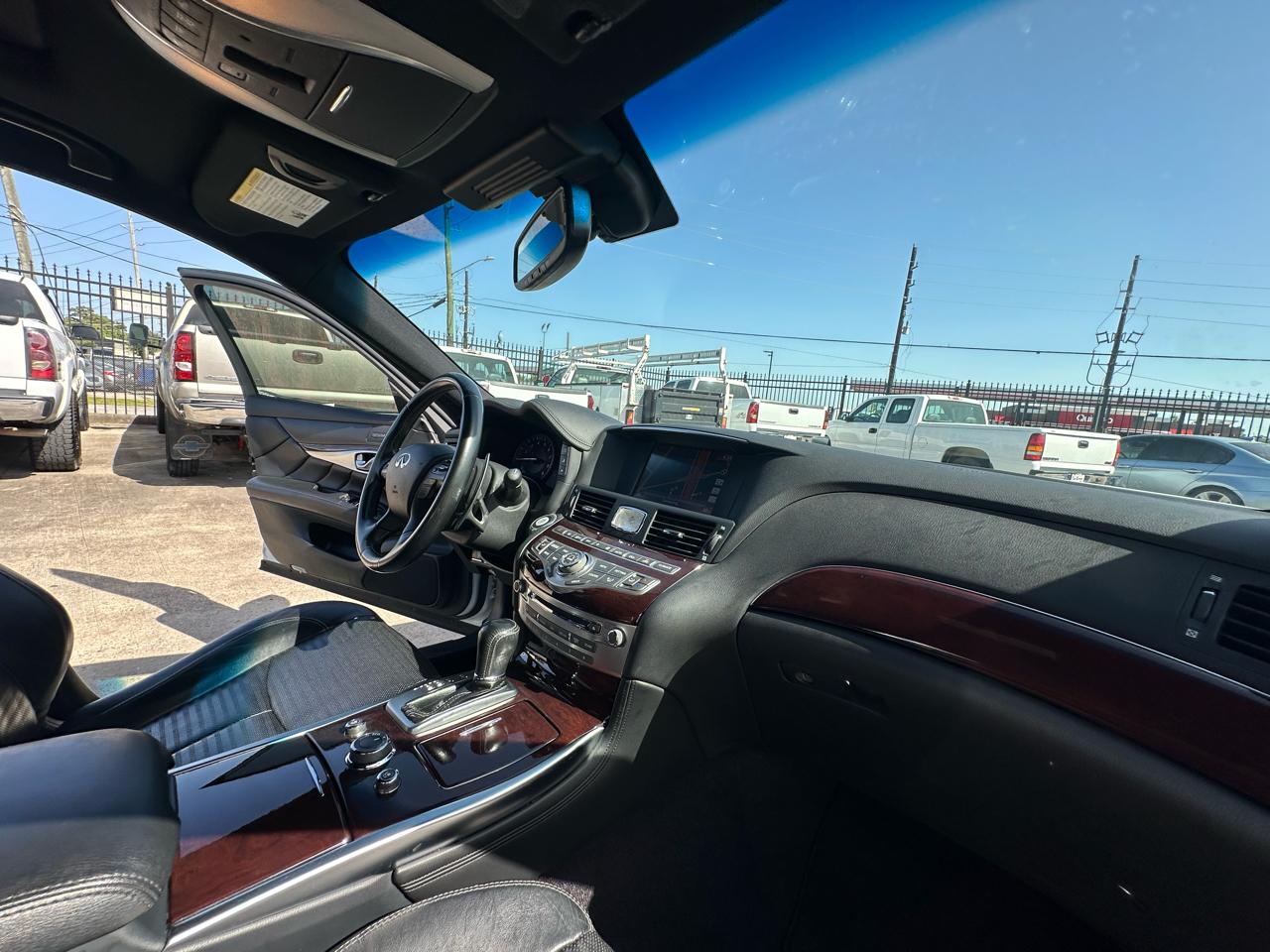 Infiniti Q70 56 2015