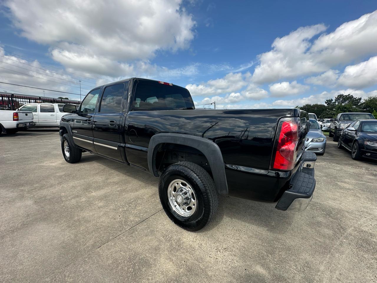 Chevrolet Silverado 2500HD LT Crew Cab Short Bed 4WD 2006