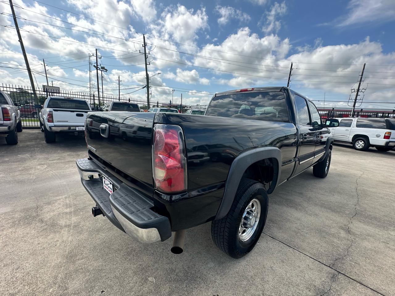 Chevrolet Silverado 2500HD LT Crew Cab Short Bed 4WD 2006