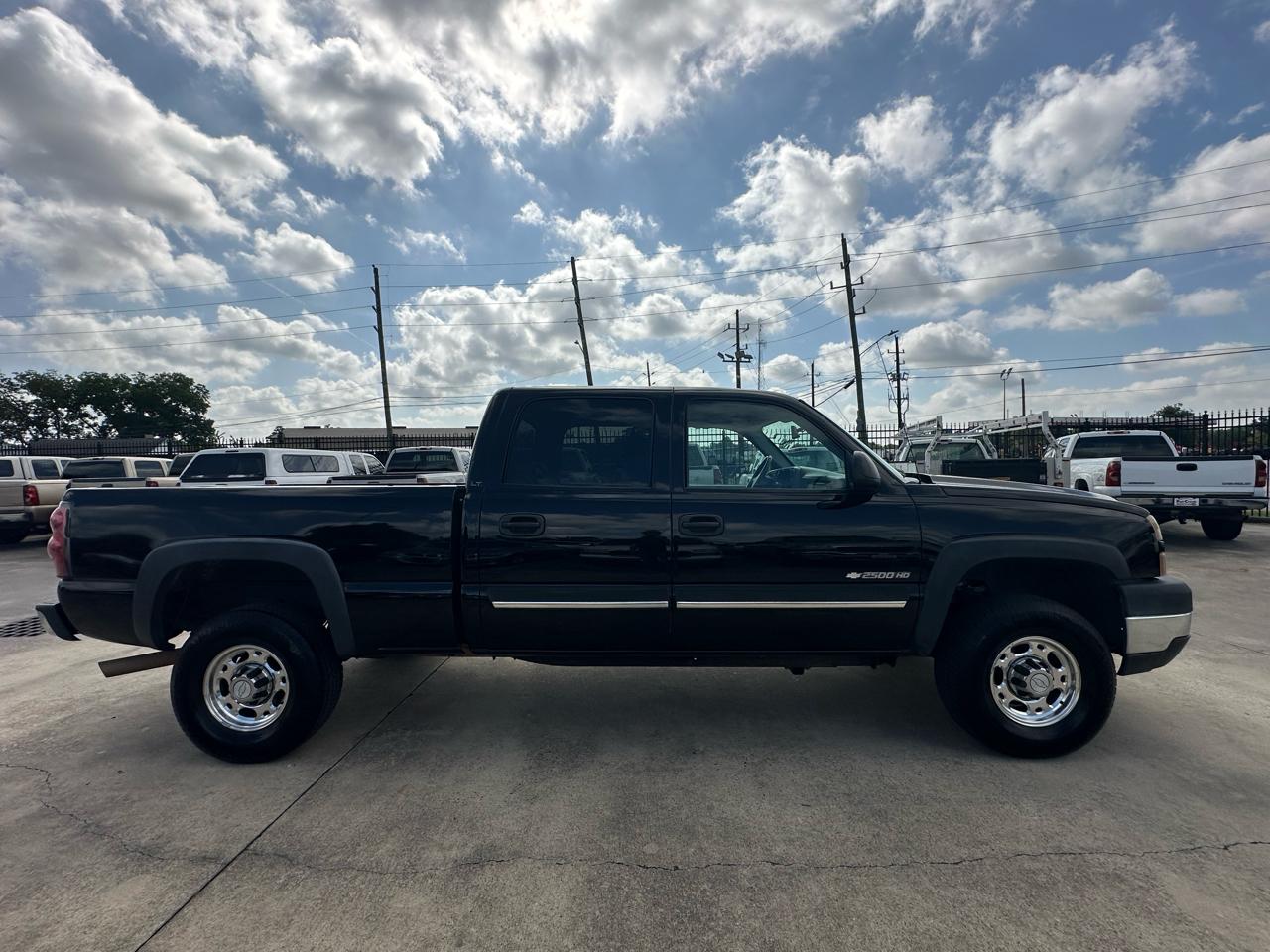 Chevrolet Silverado 2500HD LT Crew Cab Short Bed 4WD 2006