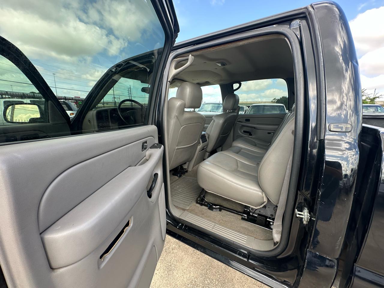 Chevrolet Silverado 2500HD LT Crew Cab Short Bed 4WD 2006
