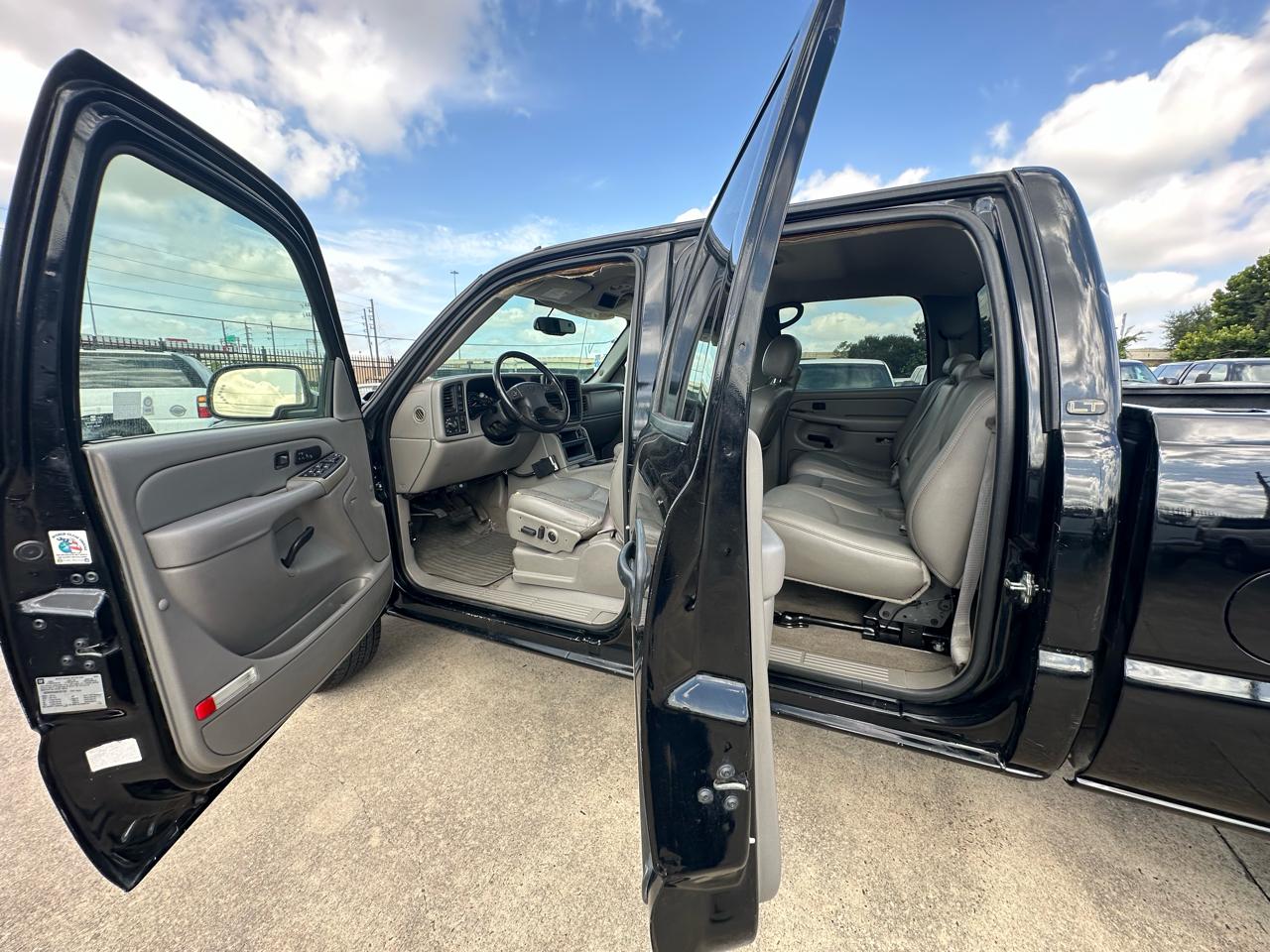Chevrolet Silverado 2500HD LT Crew Cab Short Bed 4WD 2006