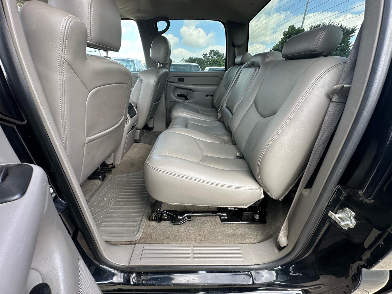 Chevrolet Silverado 2500HD LT Crew Cab Short Bed 4WD 2006