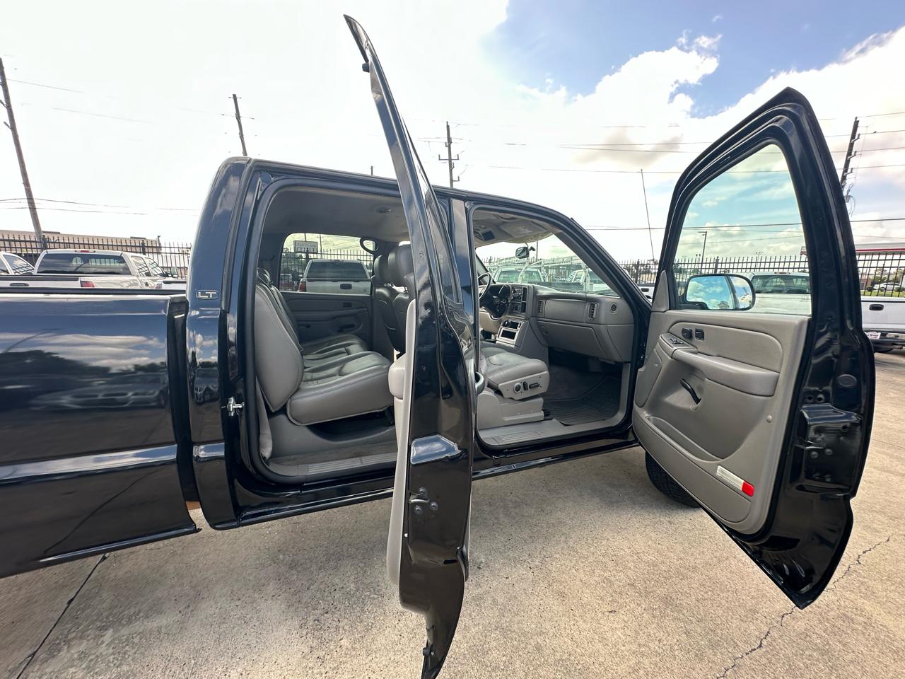Chevrolet Silverado 2500HD LT Crew Cab Short Bed 4WD 2006