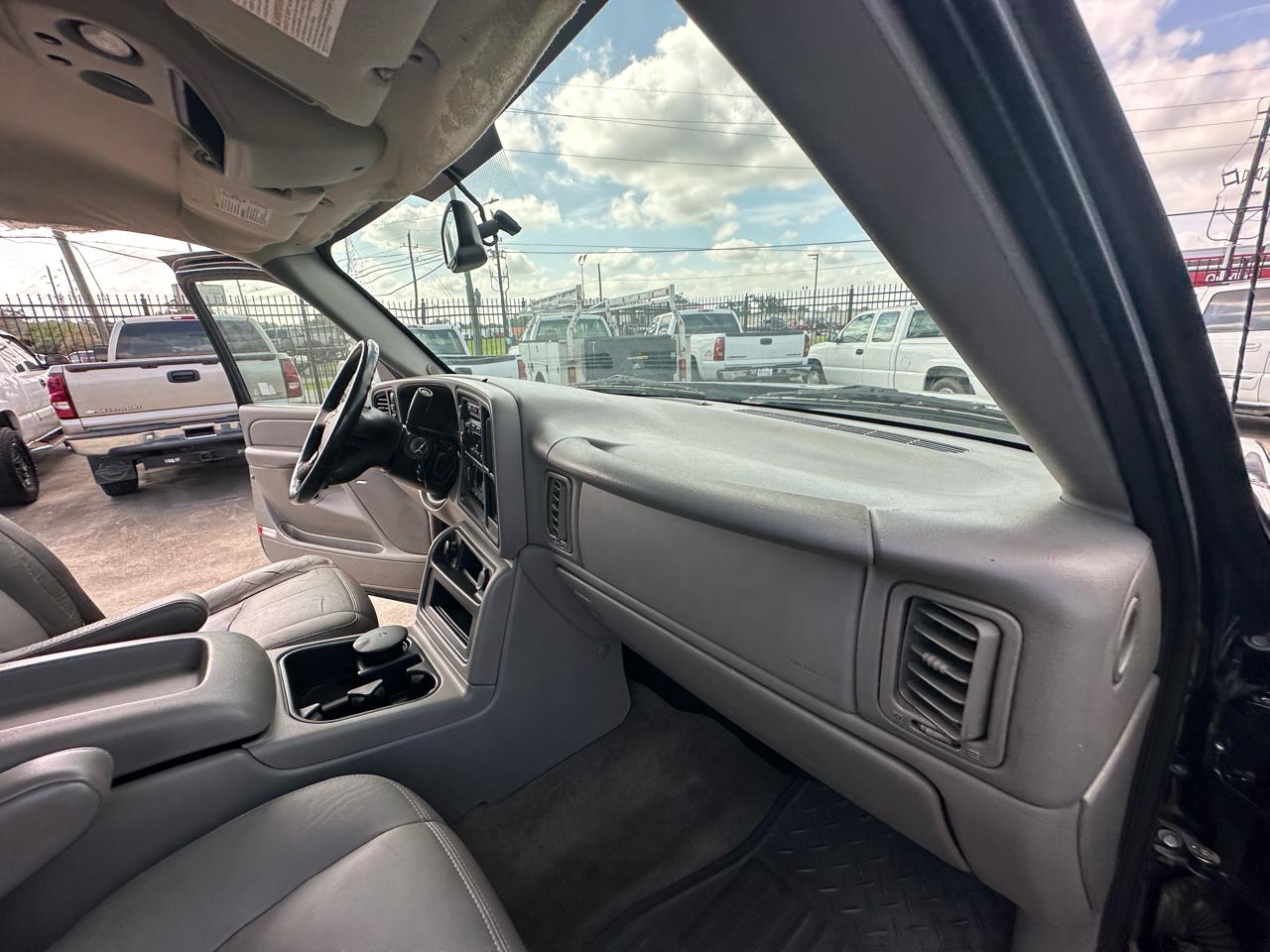 Chevrolet Silverado 2500HD LT Crew Cab Short Bed 4WD 2006