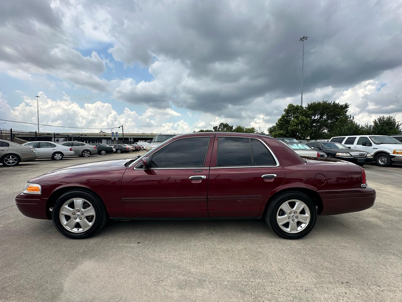 Ford Crown Victoria LX 2011