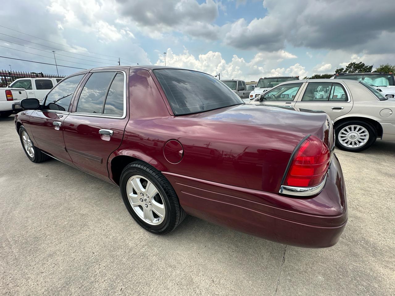 Ford Crown Victoria LX 2011