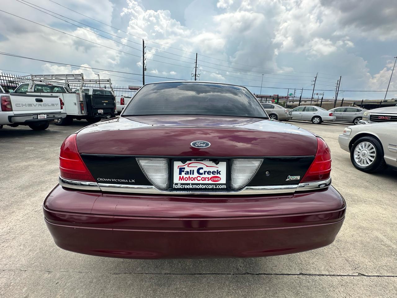 Ford Crown Victoria LX 2011