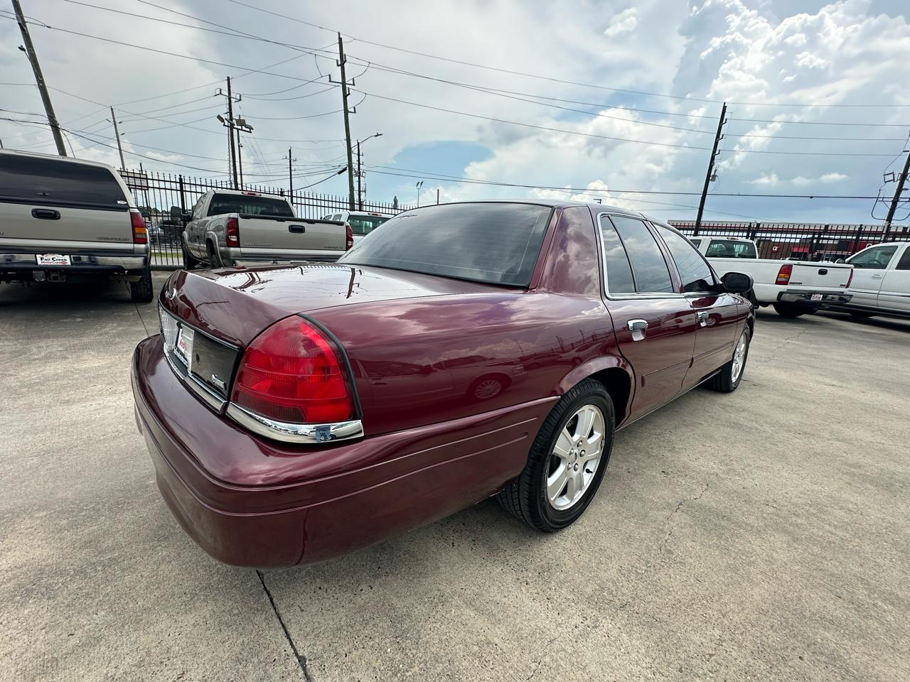 Ford Crown Victoria LX 2011