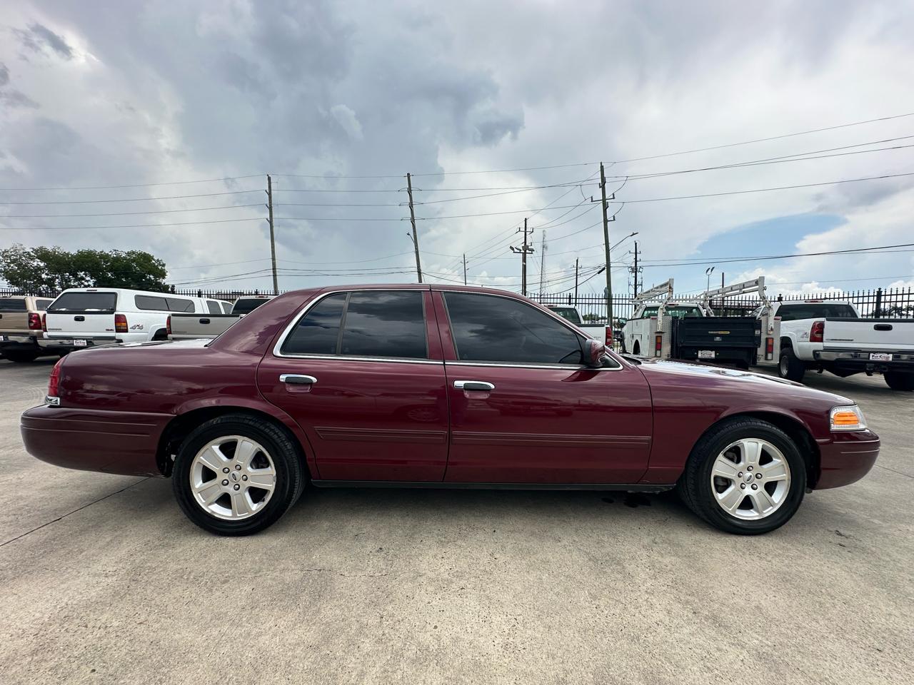 Ford Crown Victoria LX 2011
