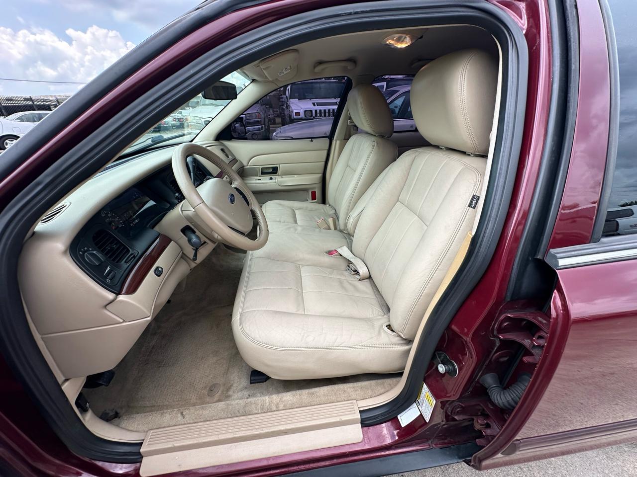 Ford Crown Victoria LX 2011