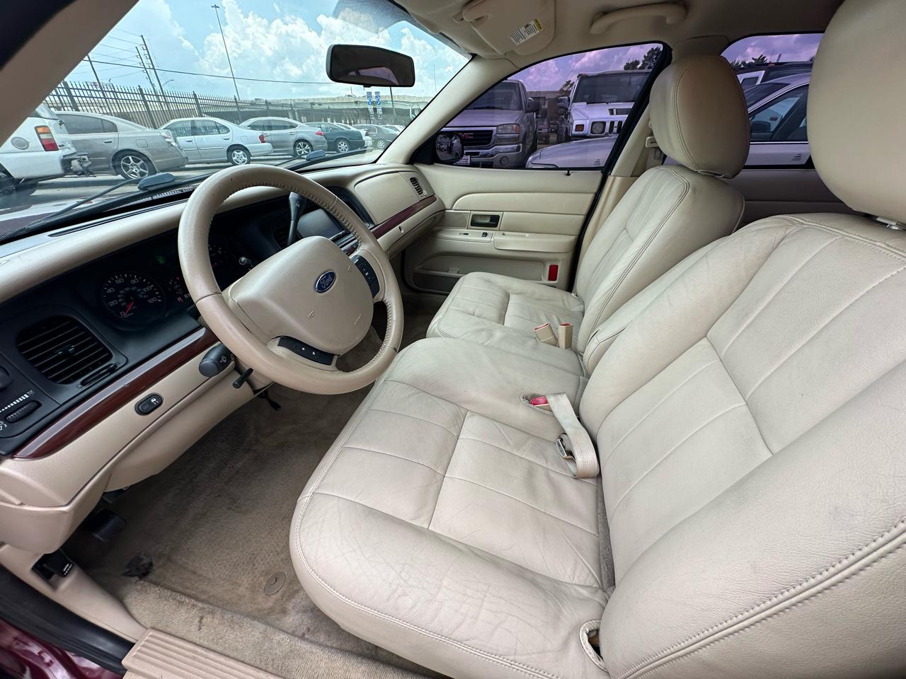 Ford Crown Victoria LX 2011