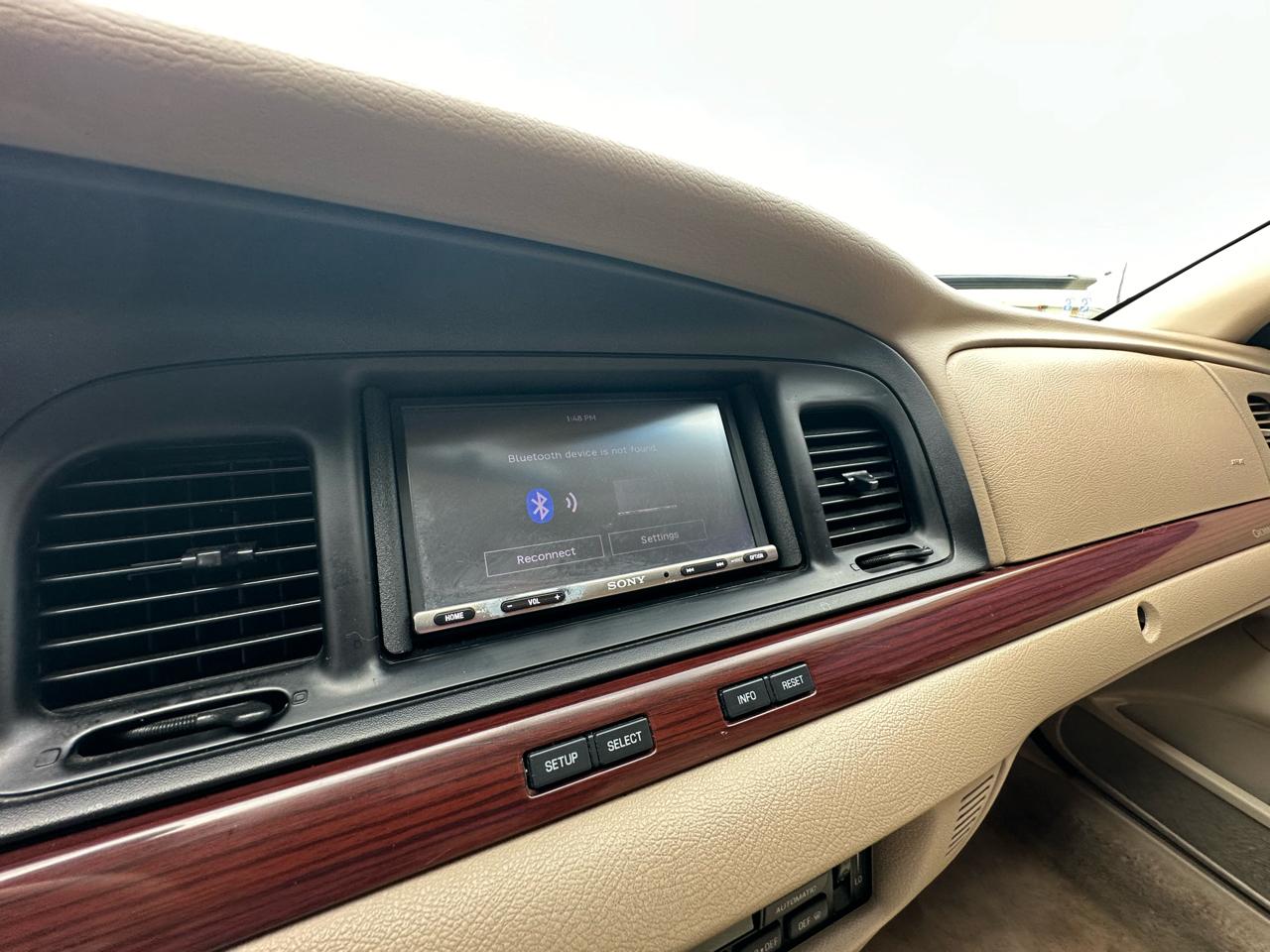Ford Crown Victoria LX 2011