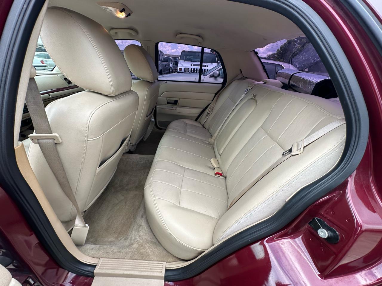 Ford Crown Victoria LX 2011