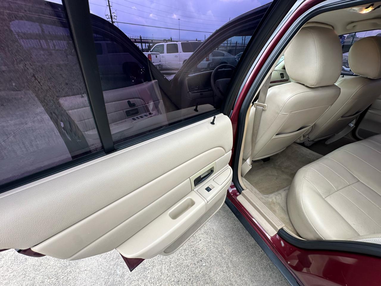 Ford Crown Victoria LX 2011