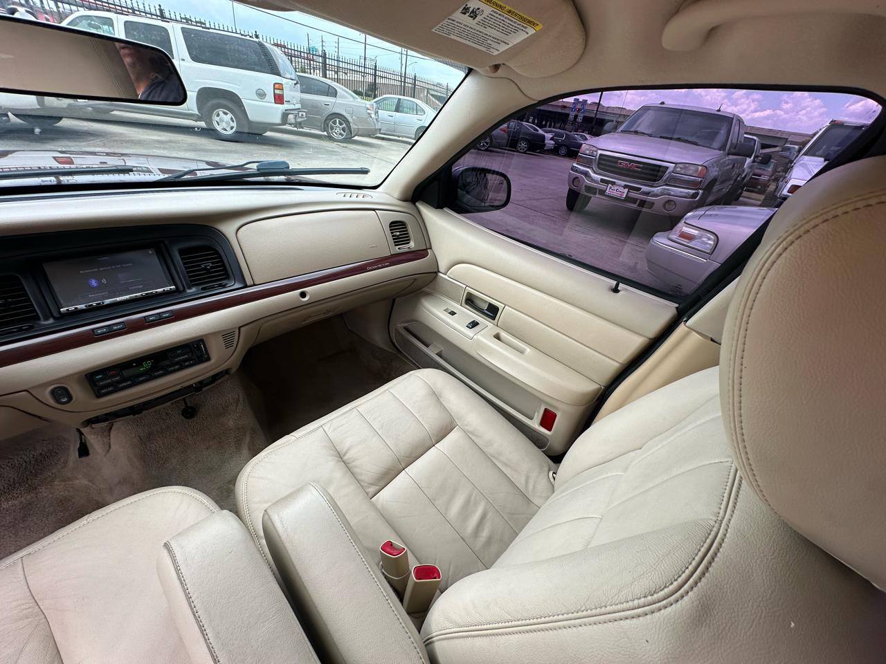 Ford Crown Victoria LX 2011