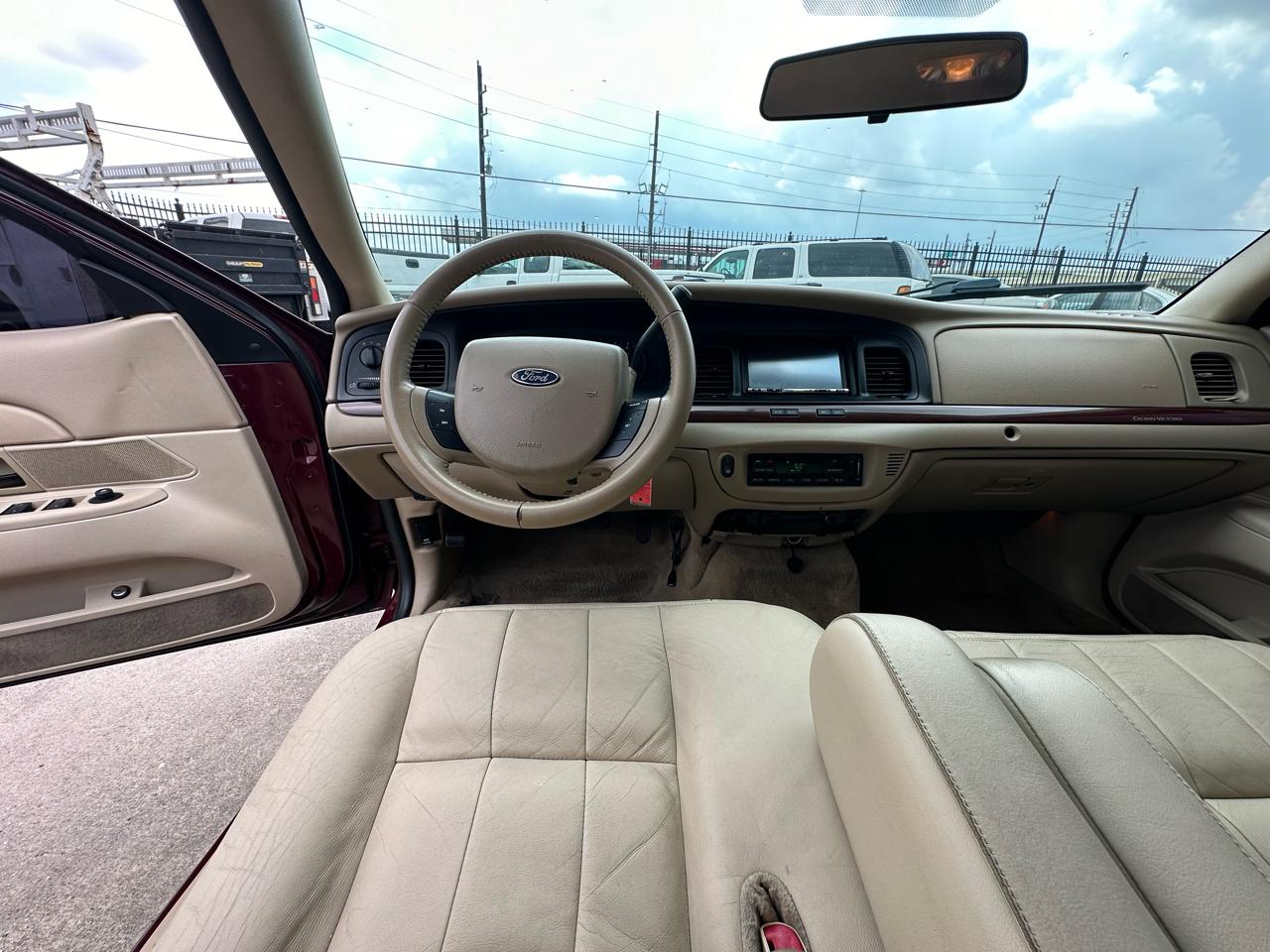Ford Crown Victoria LX 2011