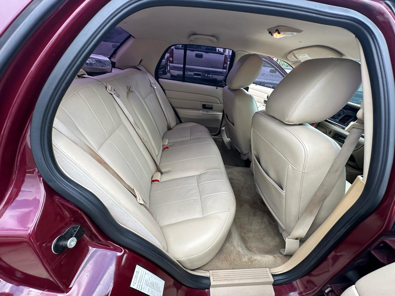 Ford Crown Victoria LX 2011
