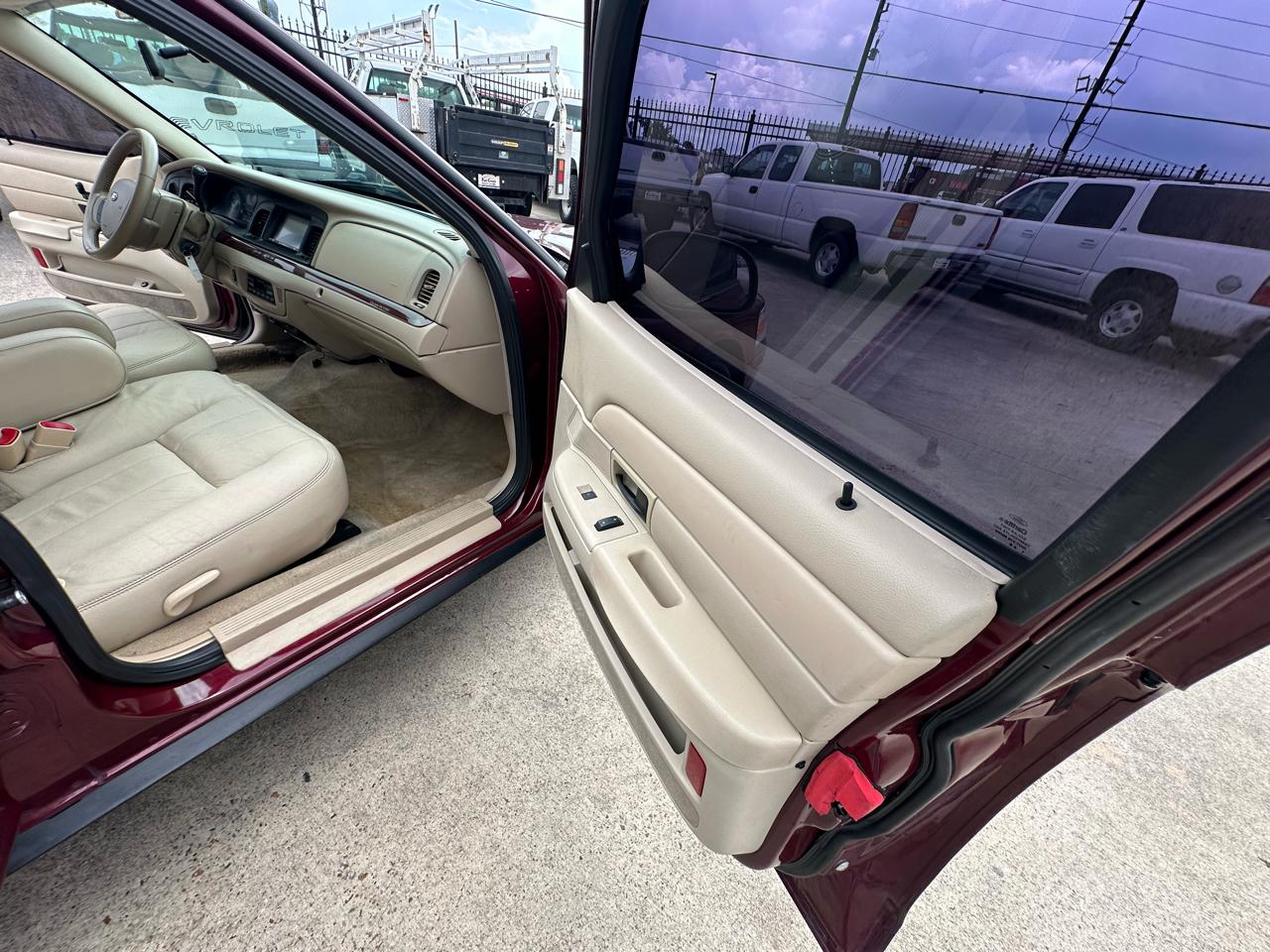 Ford Crown Victoria LX 2011