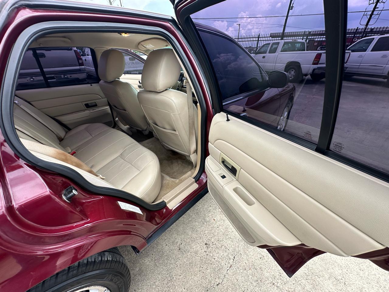 Ford Crown Victoria LX 2011