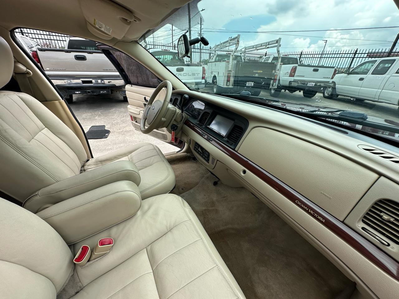 Ford Crown Victoria LX 2011